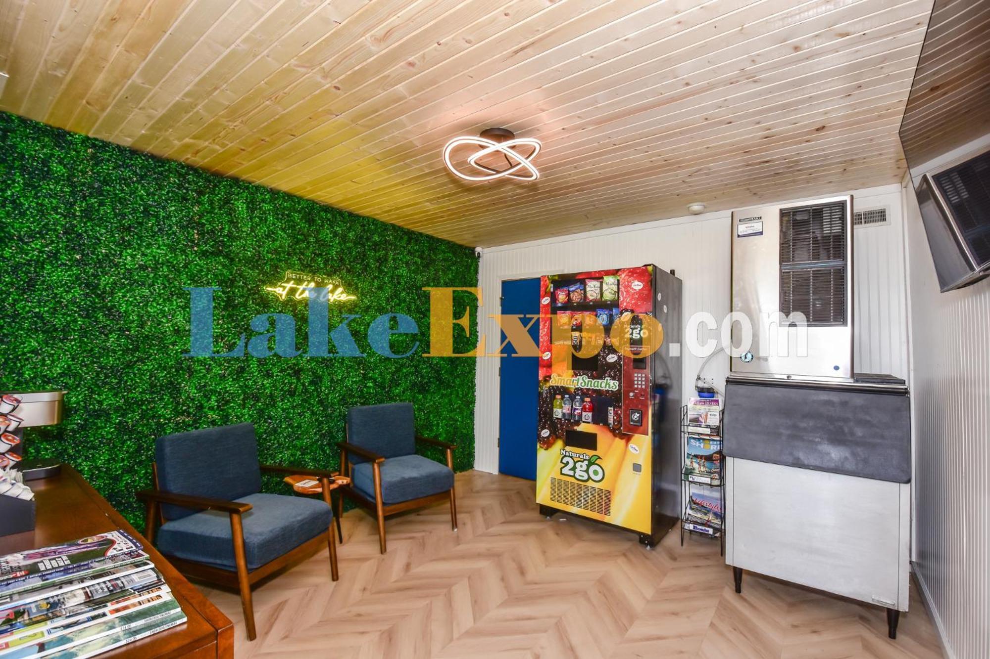 The Lake House Inn Laurie Buitenkant foto