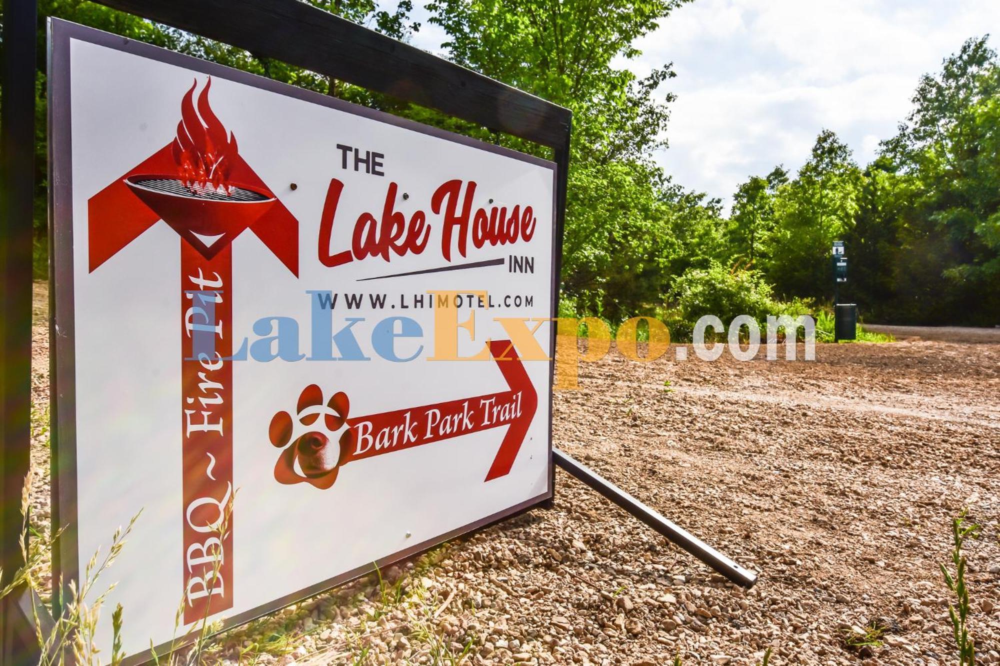 The Lake House Inn Laurie Buitenkant foto