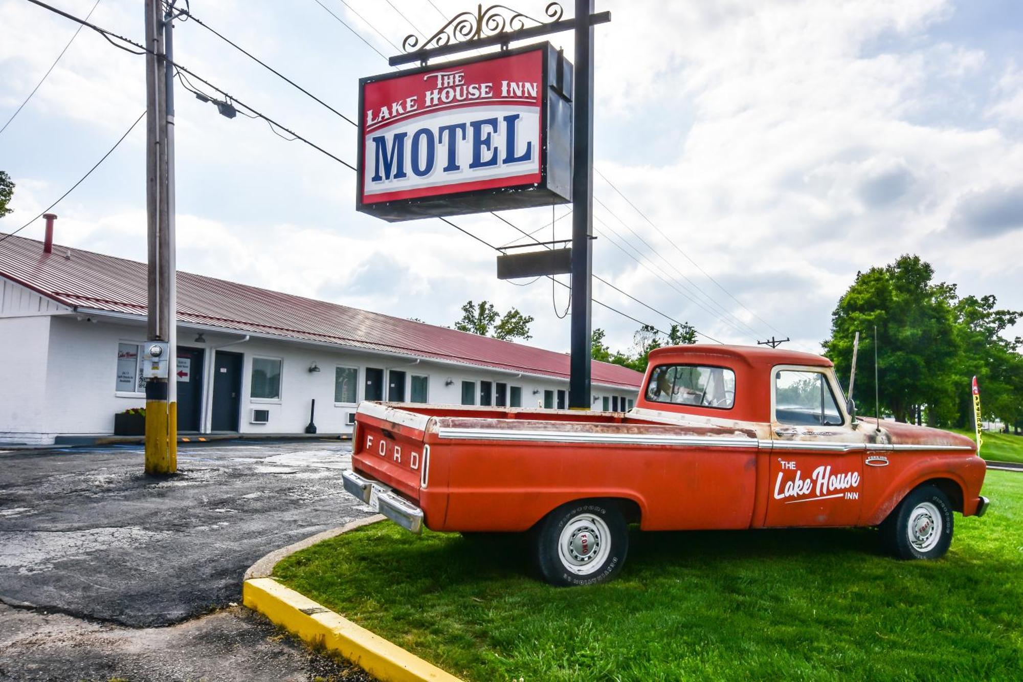 The Lake House Inn Laurie Buitenkant foto